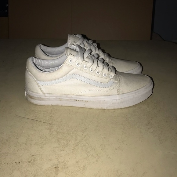 Vans - Picture 5 of 10